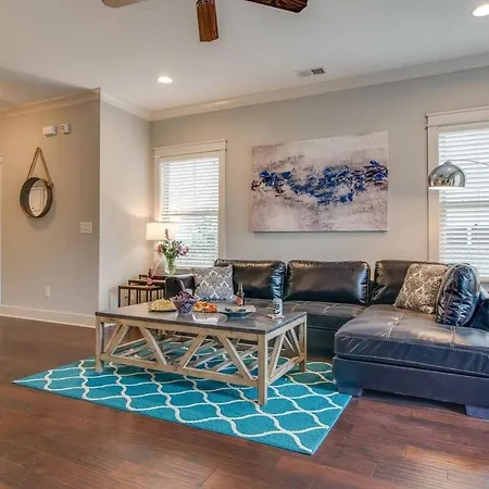 Modern 3 King Belmont Retreat With 2 Living Walk To Belmont & Vanderbilt Near Music Row The Gulch & 12th South 2 Miles To Broadway Large Dining Table Smart Tvs Parking 24 Hr Hospitality Holiday home