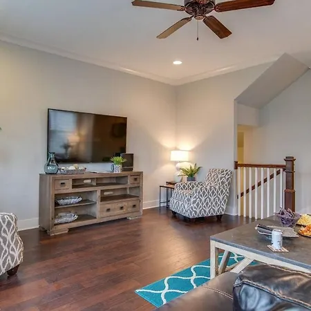 Holiday home Modern 3 King Belmont Retreat With 2 Living Walk To Belmont & Vanderbilt Near Music Row The Gulch & 12th South 2 Miles To Broadway Large Dining Table Smart Tvs Parking 24 Hr Hospitality *