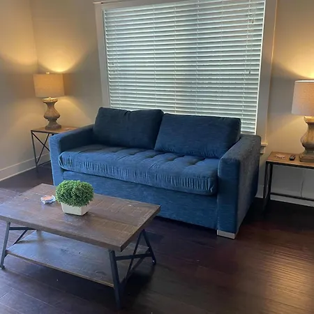 Holiday home Spacious 4 King Belmont 2 Living Walk To Belmont & Vanderbilt Large Dining Table Smart Tvs Parking 24 Hr Hospitality Near Music Row & The Gulch 2 Miles To Broadway *