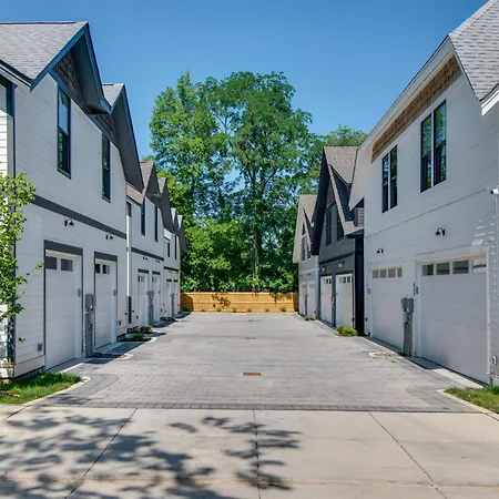 Modern East Gem, Walk To Local Favorites, Cozy Den, Workspace & Smart Tvs, Fully Equipped Kitchen, Garage & Fast Wifi, Near Mas Tacos, Rosepepper & Five Points, 10 Min To Broadway & Nissan Stadium, 24 Hr Hospitality *