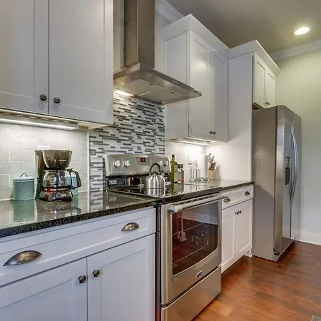Holiday home Spacious 4 King Belmont 2 Living Walk To Belmont & Vanderbilt Large Dining Table Smart Tvs Parking 24 Hr Hospitality Near Music Row & The Gulch 2 Miles To Broadway