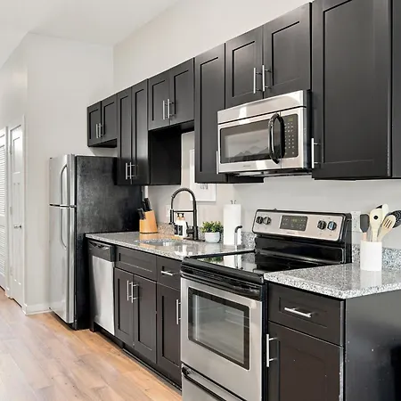 1st Floor & No Steps By Vanderbilt, Belmont & Food * Nashville