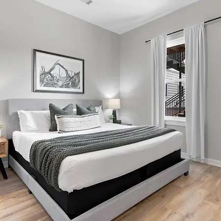 1st Floor & No Steps By Vanderbilt, Belmont & Food * Nashville