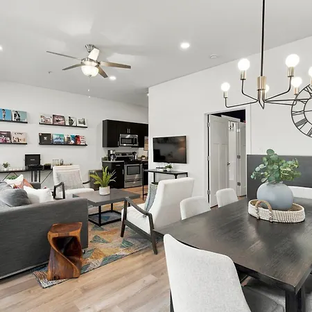 Walk To Vanderbilt And Belmont - Shuffle Board And Free Parking Holiday home Nashville