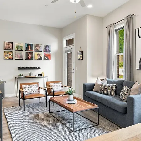 1st Floor & No Steps By Vanderbilt, Belmont & Food Holiday home *