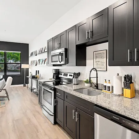 Walk To Vanderbilt And Belmont - Shuffle Board And Free Parking Holiday home Nashville
