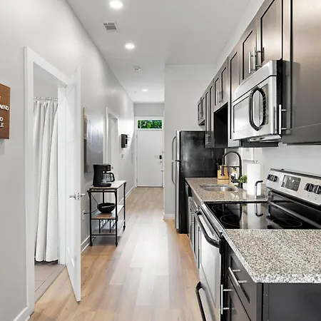 1st Floor & No Steps By Vanderbilt, Belmont & Food Holiday home *