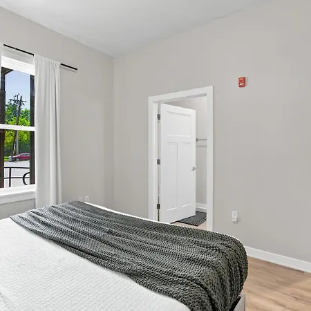 1st Floor & No Steps By Vanderbilt, Belmont & Food Holiday home Nashville
