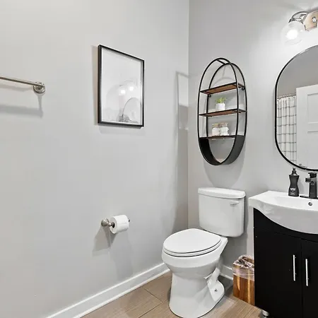 1st Floor & No Steps By Vanderbilt, Belmont & Food Holiday home *