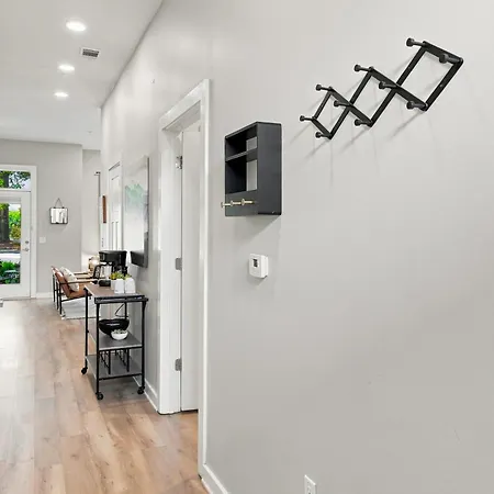 1st Floor & No Steps By Vanderbilt, Belmont & Food *