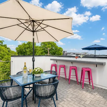 King & Queen 2 Homes - 24 Beds Views Holiday home Nashville