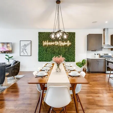Downtown Luxury - 10 Beds & Free Parking Holiday home *