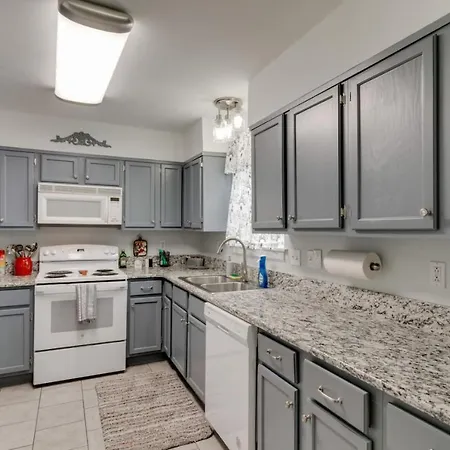 Apartment Beautiful 3 Bedroom- Free Parking 2m To Broadway