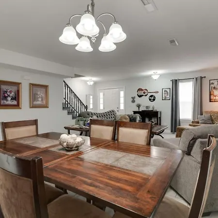 Apartment Beautiful 3 Bedroom- Free Parking 2m To Broadway *