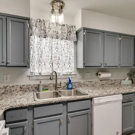 Apartment Beautiful 3 Bedroom- Free Parking 2m To Broadway