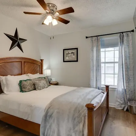 Beautiful 3 Bedroom- Free Parking 2m To Broadway Apartment