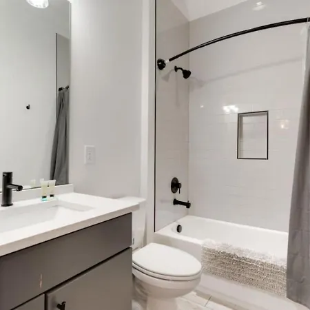 Holiday home Mural The Gulch Townhome Near Broadway | Sleeps 12