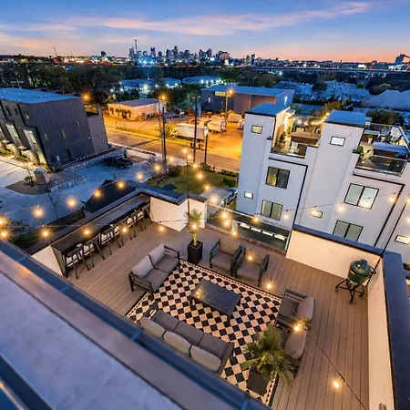 Holiday home Rooftop Hot Tub Views Pac-man Pool Table