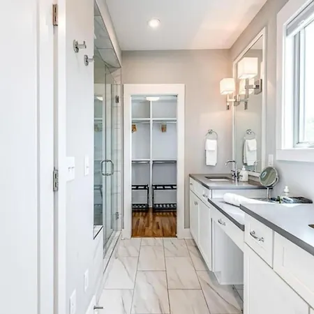 Skyline Vue 4 6 Baths Rooftop, Game Holiday home *