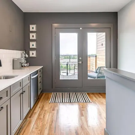 Skyline Vue 4 6 Baths Rooftop, Game Holiday home Nashville
