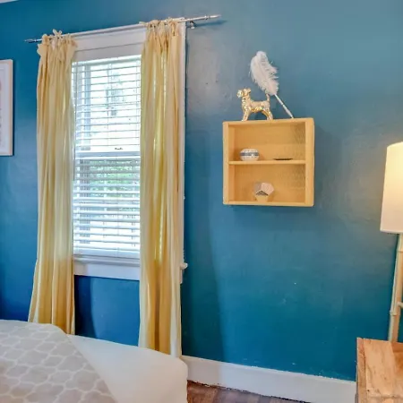 Unique And Stylish East 3 Bedroom 2.5 Bath Holiday home