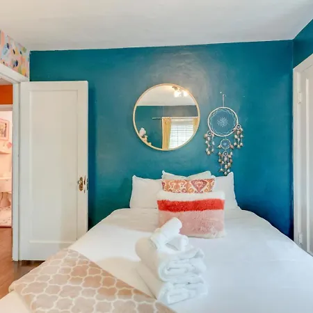 Holiday home Unique And Stylish East 3 Bedroom 2.5 Bath *