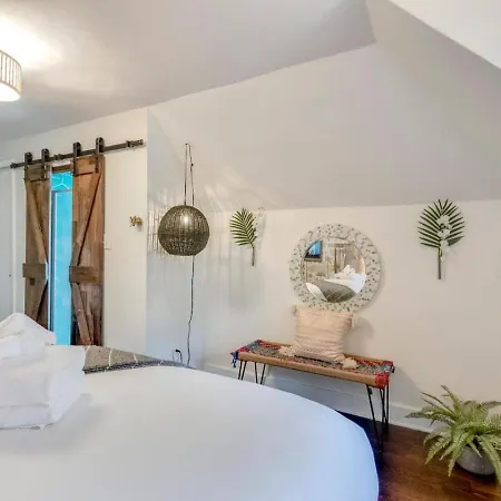 Unique And Stylish East 3 Bedroom 2.5 Bath *