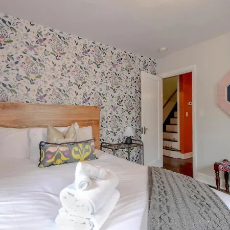 Unique And Stylish East 3 Bedroom 2.5 Bath Holiday home