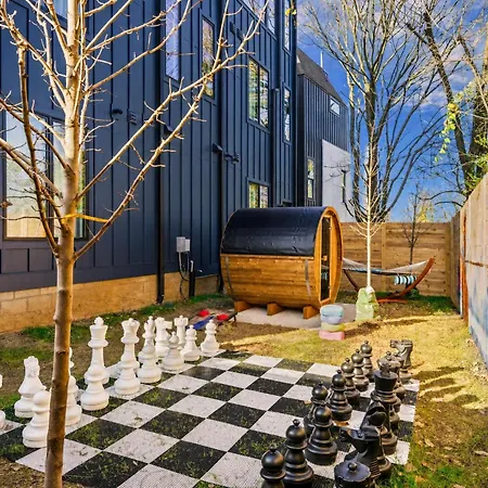 Hot Tub Poker Pool Table & Rooftop Mls View Nashville