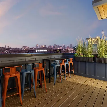Hot Tub Poker Pool Table & Rooftop Mls View