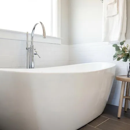 Holiday home Luxe Pool Hot Tub & Game Downtown *