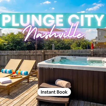 Luxe Pool Hot Tub & Game Downtown Holiday home *