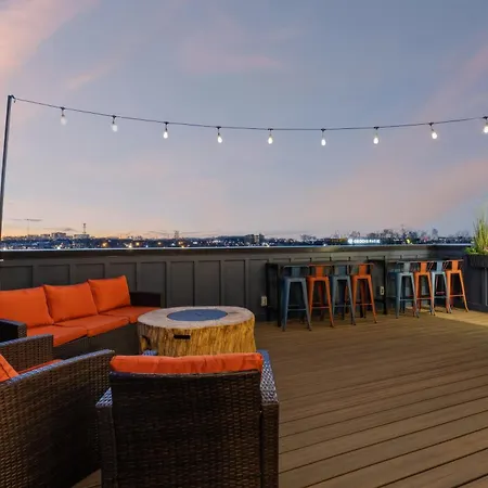 Rooftop Hot Tub Game Barrel Sauna Holiday home *