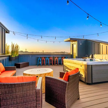 Rooftop Hot Tub Game Barrel Sauna Holiday home *