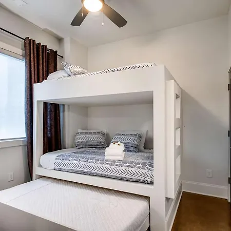Holiday home 5 Min Uber To Downtown - 2 Car Gargage - Rooftop Nashville