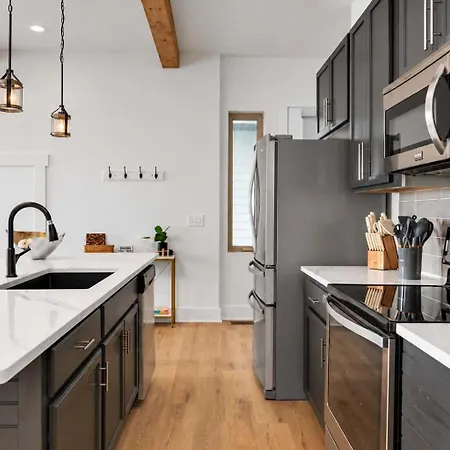 Rooftop Skyline Views - Private Hot Tub - Fire Pit Holiday home