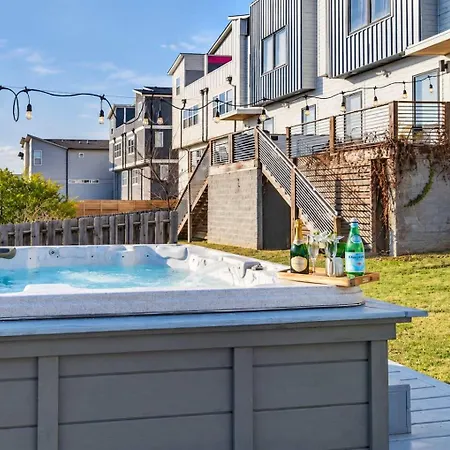 Rooftop Skyline Views - Private Hot Tub - Fire Pit * Nashville