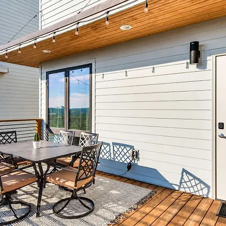 Holiday home Rooftop Skyline Views - Private Hot Tub - Fire Pit *