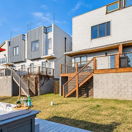 Rooftop Skyline Views - Private Hot Tub - Fire Pit * Nashville