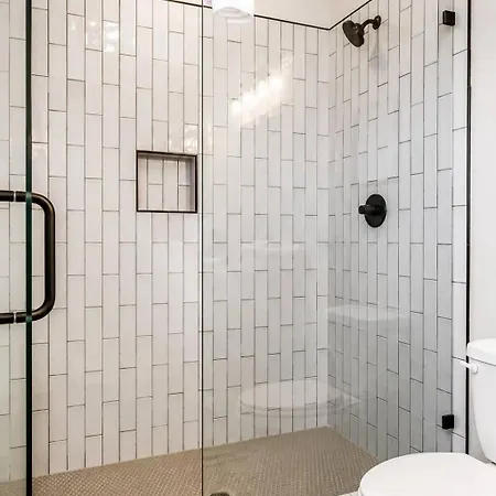 Modern Rooftop & Hot Tub Holiday home Nashville