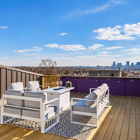 Rooftop Skyline Views - Private Hot Tub - Fire Pit Holiday home *