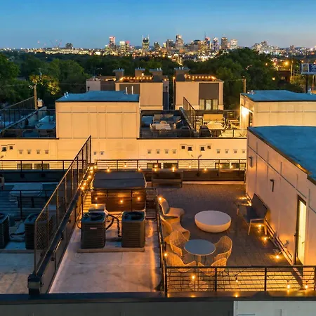 Rooftop Hot Tub & Skyline Views Near Broadway Holiday home