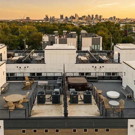 Holiday home Rooftop Hot Tub & Skyline Views Near Broadway Nashville