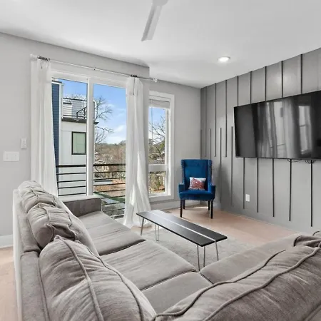 Holiday home Lucky 7 - Hip East Nash Townhouse & Rooftop Deck