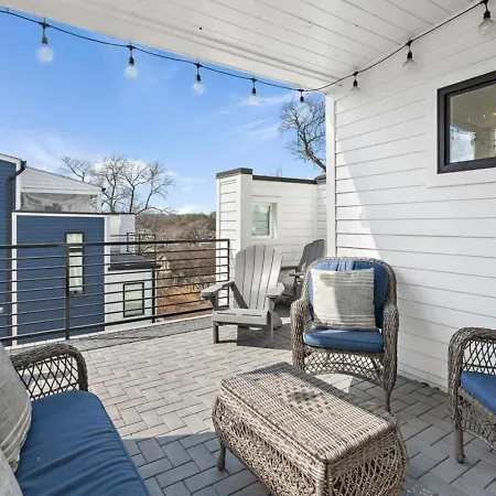 Lucky 7 - Hip East Nash Townhouse & Rooftop Deck Holiday home *