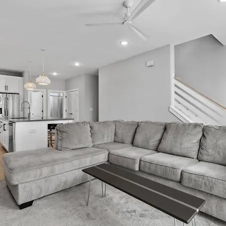 Lucky 7 - Hip East Nash Townhouse & Rooftop Deck Nashville