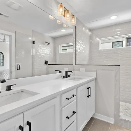 Lucky 7 - Hip East Nash Townhouse & Rooftop Deck