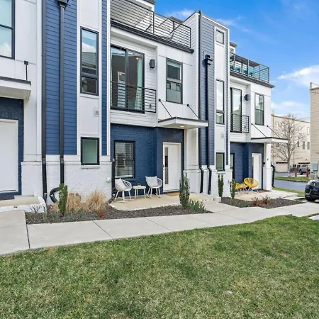 Holiday home Lucky 7 - Hip East Nash Townhouse & Rooftop Deck