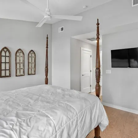 Lucky 7 - Hip East Nash Townhouse & Rooftop Deck * Nashville