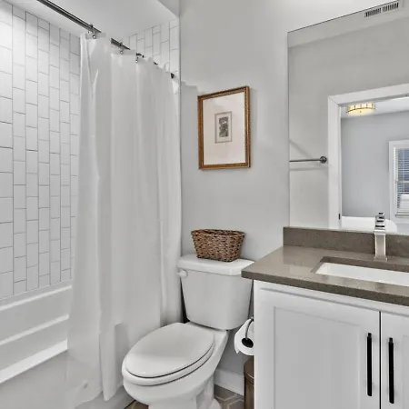 Lucky 7 - Hip East Nash Townhouse & Rooftop Deck Holiday home *